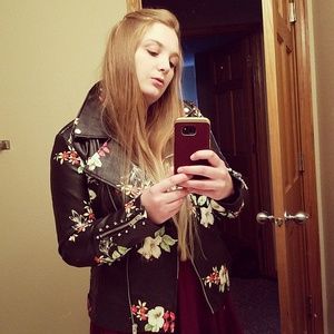 Meet your Posher, Alexis